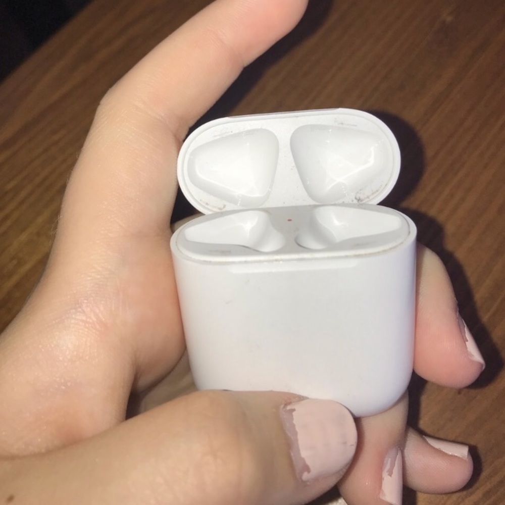 AIRPODS CASE